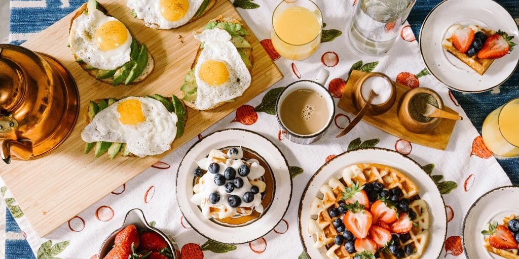 Easy Ways to Stage an Impressive At-Home Brunch at a Reasonable Cost