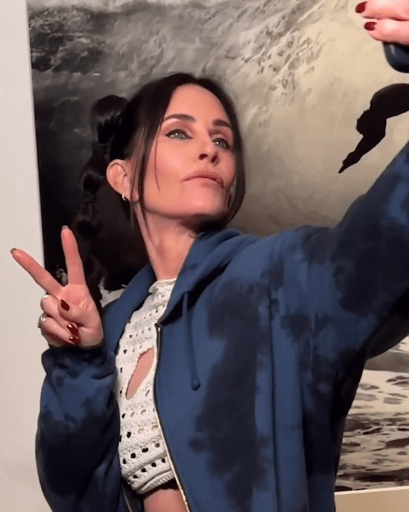 Courteney Cox Adopts a Generation Z Look in an Instagram Post